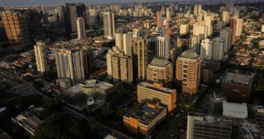Mercado imobiliário bate recordes, mas classe média enfrenta apagão de oferta em São Paulo