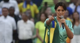 Michelle impõe condição inusitada para entrar na campanha de Flávio