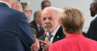 'Não se metam nas eleições do Brasil', diz Lula em reação a Trump