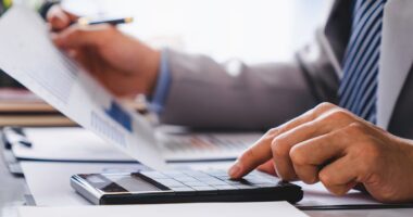 Nem tudo é imposto: por que tantas cobranças confundem o consumidor brasileiro