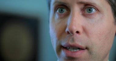 OpenAI entra com pedido para abrir capital em meio à corrida de empresas de IA em Wall Street