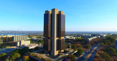 Pressão dos juros: Instabilidade geopolítica leva bancos centrais mundo afora a adotar tom mais duro