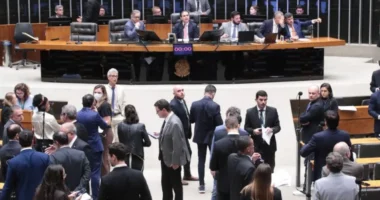 Redução da maioridade penal para 16 anos é aprovada em comissão e avança na Câmara