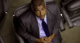 Romário diz que devolverá salário ao Senado e que não pediu licença para votar pelo fim da 6x1