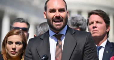 STF condena Eduardo Bolsonaro pelo crime de coação por atuação nos EUA
