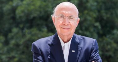 Taxa de juros no Brasil é alta porque a economia ainda é indexada à inflação, diz Henrique Meirelles