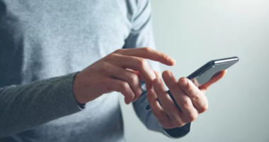 Uso de celular como maquininha dispara e transações crescem 1.189% em dois anos