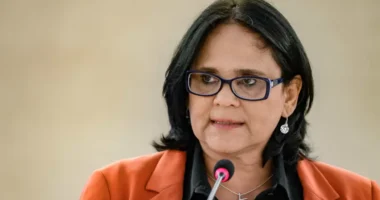 Valdemar e Damares tentam apaziguar relação entre Michelle e Flávio Bolsonaro