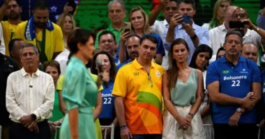 Acionada após crise com Michelle, mulher de Flávio Bolsonaro foi denunciada no caso da 'rachadinha'