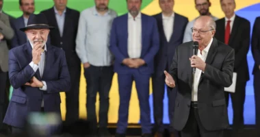 Alckmin é oficializado candidato a vice de Lula para eleições de outubro