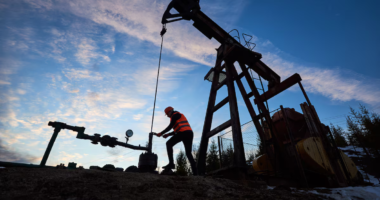 Alta do petróleo apoia receita de exportação do Brasil, mas há risco inflacionário, diz FMI