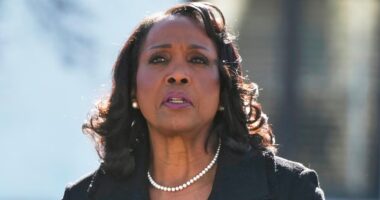 BC americano: Trump diz que Warsh enfrenta conselho hostil e abrirá processo para remover Lisa Cook