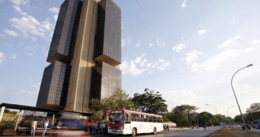 Brasil segue na faixa dos 2% de crescimento anual, segundo o FMI
