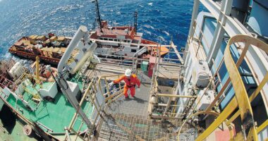 Conflito EUA-Irã acelera licitações de petróleo e gás nas Américas e África Ocidental