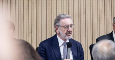 EUA pediram ao Brasil abertura do setor químico e isenção para bens industriais, diz ministro