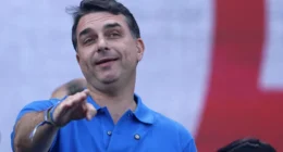 Flávio Bolsonaro diz que não tem relação com Michelle e que não viu vídeo com críticas