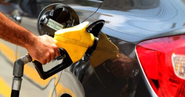 Governo deve adiar fim da subvenção à gasolina com volta da guerra entre EUA e Irã