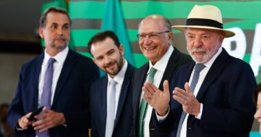 Governo não descarta usar lei da reciprocidade, mas quer evitar guerra comercial, diz Alckmin