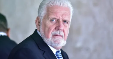 Jaques Wagner diz que provará inocência, mas evita comentar investigação