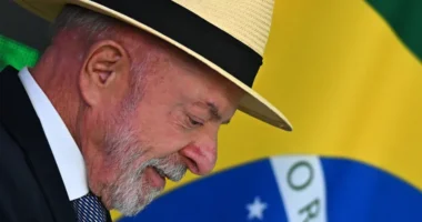 Lula diz que "ninguém vai meter o bedelho nas eleições" do Brasil