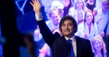 Milei chama Alexandre de Moraes de 'lixo careca' em evento de Flávio Bolsonaro