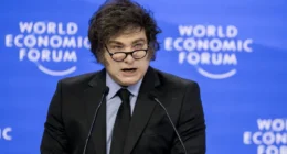 Milei não pode 'atacar as instituições brasileiras', diz presidente do PT a jornal argentino