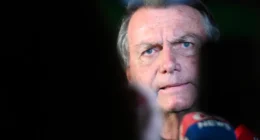 Moraes prorroga prisão domiciliar de Bolsonaro
