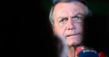 Moraes prorroga prisão domiciliar de Bolsonaro