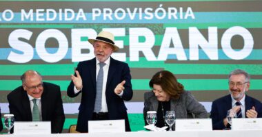 O governo abriu R$ 18,5 bilhões para quem foi atingido pelo tarifaço. O seu negócio está na fila?