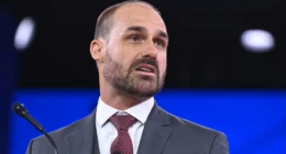 PF encerra processo e decide demitir Eduardo Bolsonaro por abandono de cargo