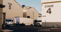 Paramount concorda em adiar a fusão com a Warner Bros. Discovery