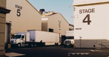 Paramount concorda em adiar a fusão com a Warner Bros. Discovery