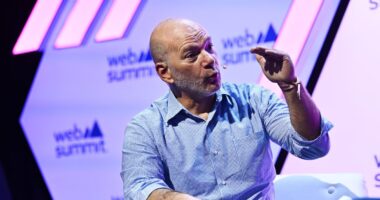 Trocar geração Z por IA pode custar caro às empresas no futuro, alerta pesquisador do MIT