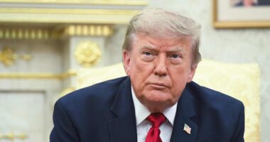 Trump anuncia tarifa de até 200% sobre medicamentos genéricos importados aos EUA