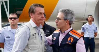 Zema diz ser contra golpe, se distancia de Bolsonaro e defende anistia