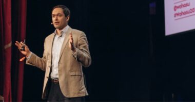 A IA está criando um novo problema no trabalho, diz Jan Emmanuel, referência no estudo de bem-estar