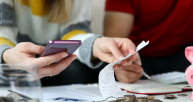 Consumo e preços avançam e eleição complica o quadro para a economia