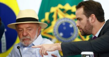 Durigan culpa juros por aumento da dívida e diz que governo não discute desvincular salário mínimo