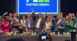 Flávio Bolsonaro anuncia Alfredo Gaspar, relator da comissão do INSS, como vice