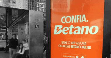 Painéis digitais na Av. Paulista mostram propaganda de bets a cada 60 segundos, em média