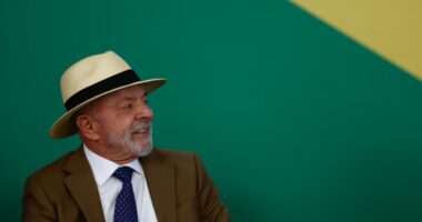 Plano de governo de Lula promete manter arcabouço fiscal e enfrentar emendas parlamentares