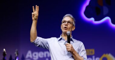 Zema quer MP para privatizar Petrobras no 1º dia de governo, diz Carlos da Costa