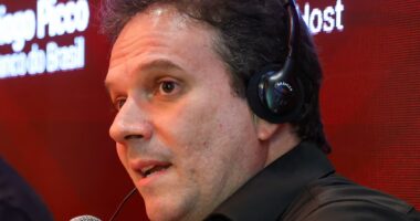‘O ser humano está começando a ficar híbrido’, diz Rodrigo Assad, da Claro