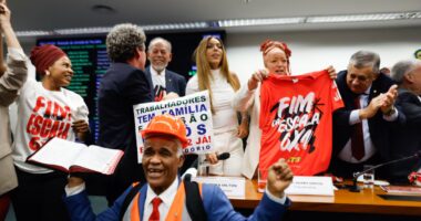 Comissão do Senado aprova PEC que acaba com escala 6x1 e texto já pode ser votado em plenário
