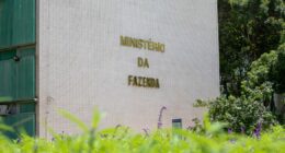 Fazenda reduz projeção de alta do PIB de 2026 de 2,3% para 2%