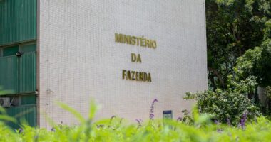 Fazenda reduz projeção de alta do PIB de 2026 de 2,3% para 2%