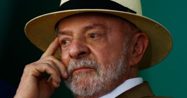 Fim da taxa das blusinhas e da escala 6x1 é aposta eleitoral de Lula, com efeito incerto