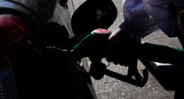 Inflação nos EUA desacelera, mesmo com aumento dos gastos dos consumidores