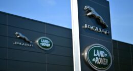 Jaguar Land Rover anuncia plano de demissões voluntárias um ano após ataque cibernético