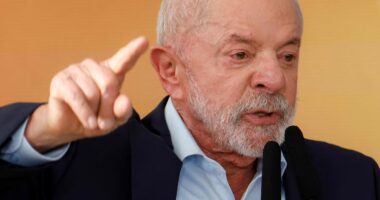 Lula diz que BC independente não resolve problemas e defende interferência do presidente na economia